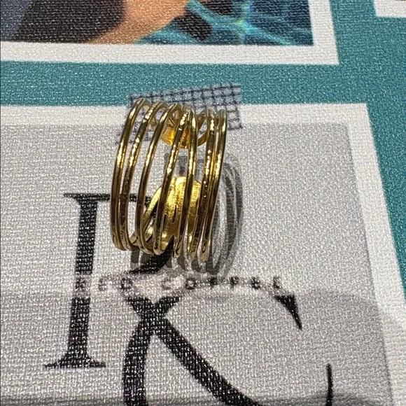 Elegant Gold Stacking Ring - 18K gold - Picture 4 of 4